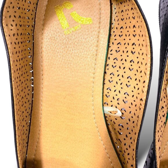 Report Clover Flats Womens Sz 10W Black Perforated Slip-On Pointed Toe Shoe NWOT - Picture 8 of 10